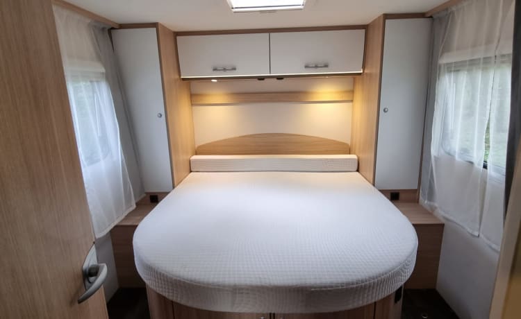 Ruime integraalcamper, van alle gemakken voorzien!  – 4 person Sunlight integral camper from 2019