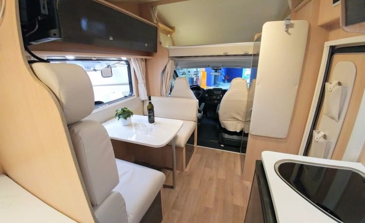 A-type – Young camper, automatic, navigation, 2 x air conditioning, 200 free extras