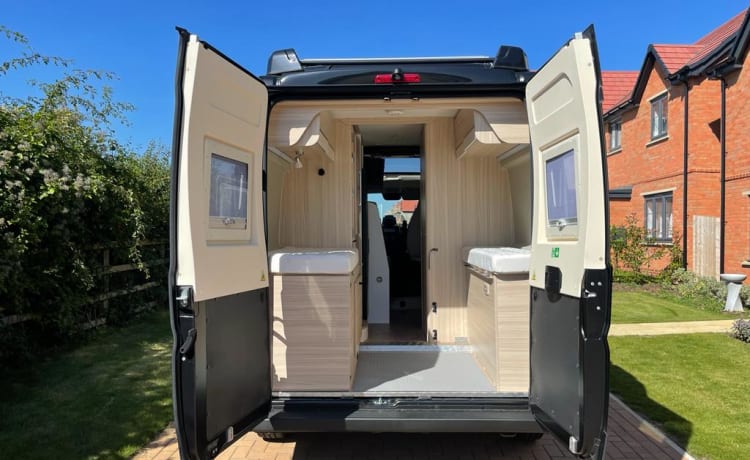 Frida  – New Dreamer 55UP large campervan