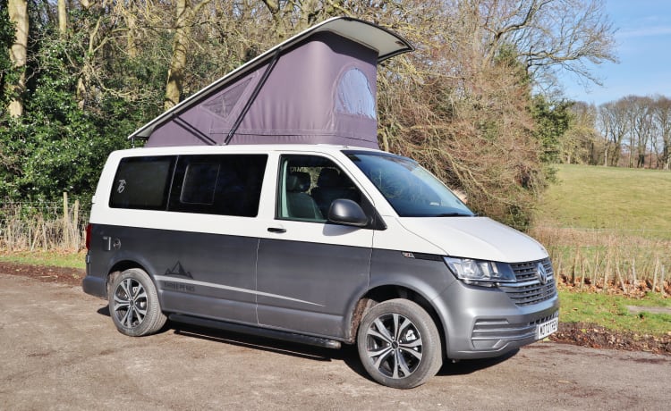 Bennie – Volkswagen Campervan mit 4 Schlafplätzen aus dem Jahr 2020