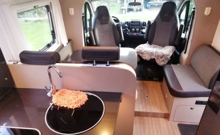 te huur mooie nieuwe intregaal motorhome