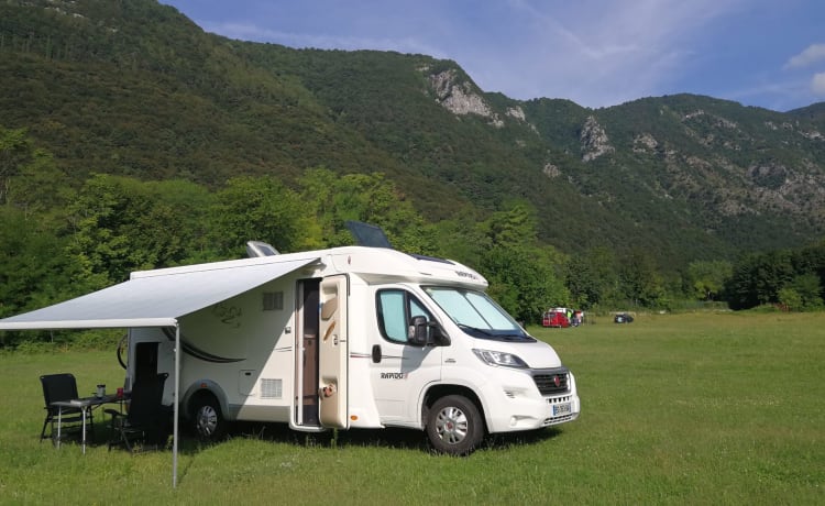 Rapido 680F – Rent a fully equipped 3-bed camper van