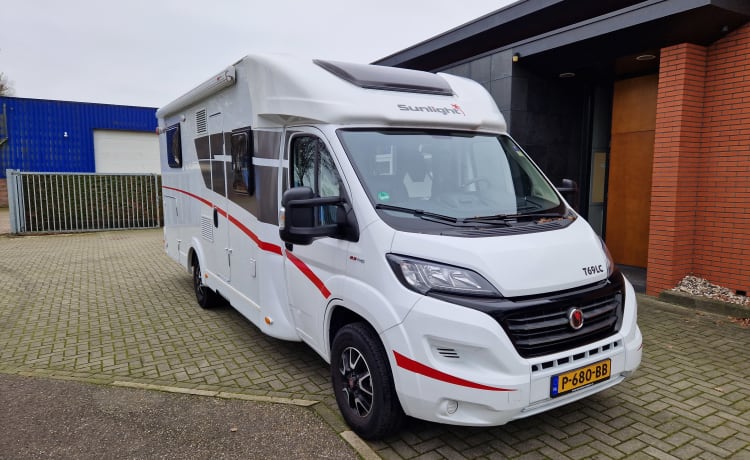 Sunlight T69LC - Ruime en luxe 4 persoons camper met face to face indeling