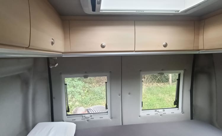 Avanti La Strada – Camper di autobus di lusso | 4 seduti/3 letti | Cucina/WC/Aria condizionata moto/Portabiciclette