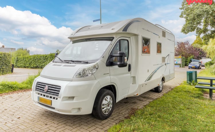 Schöner halbintegrierter Fiat-Camper für 5 Pence