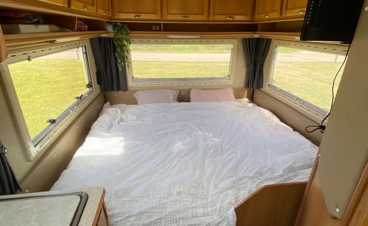 Super spacious, fresh and cozy 5 p alcove camper