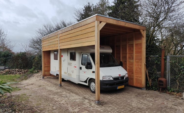 Ted – Half integraal camper met gezellig interieur uit 2006