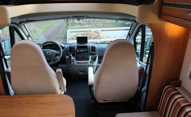 SPACIOUS LUXURY EQUIPPED CAMPER 2008