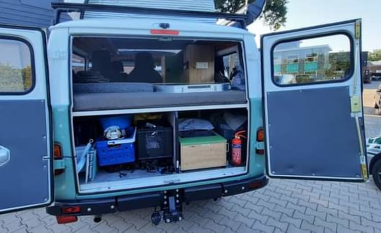 Camping-car tout-terrain UAZ Bukhanka 4x4 robuste