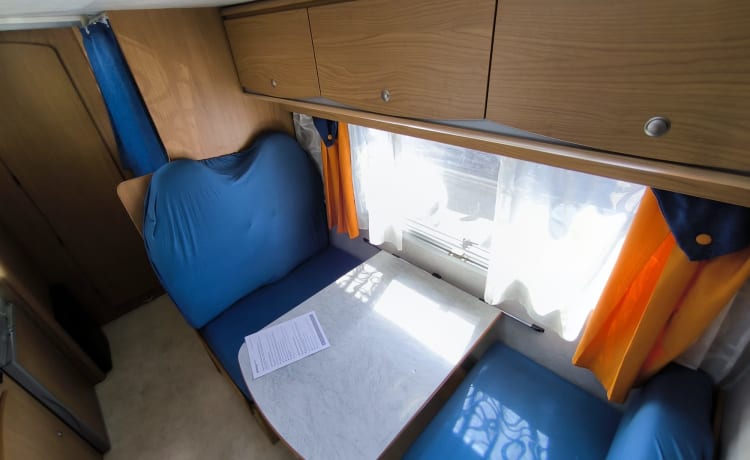 Mycamper – 6-seater attic camper with air conditioning