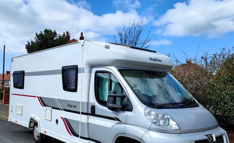 Querida  – 4 Birth Peugeot Boxer Motorhome 