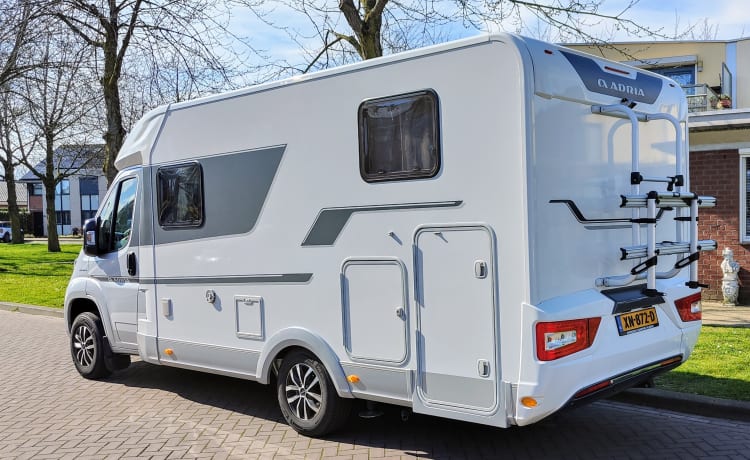 Vakantiemaatje – Adria Compact Plus SL automatic camper semi-internet 2 persons from 2019