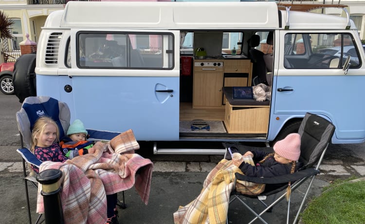 Bellathecamper – Bella - Classic Bay Window CamperVan VW en état de salle d'exposition