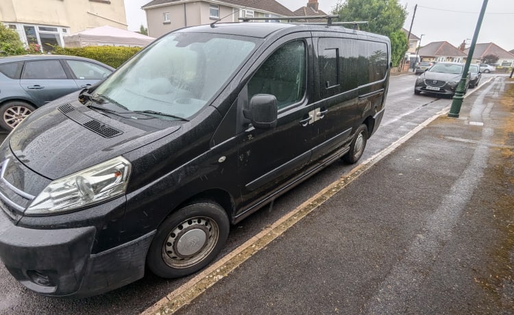 Betty – 2-persoons Citroën campervan uit 2011