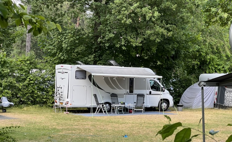 Magnifique camping-car Pilote 4 personnes