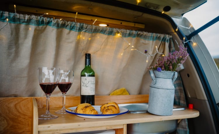 Brodach – Heated - off grid rustic cute campervan