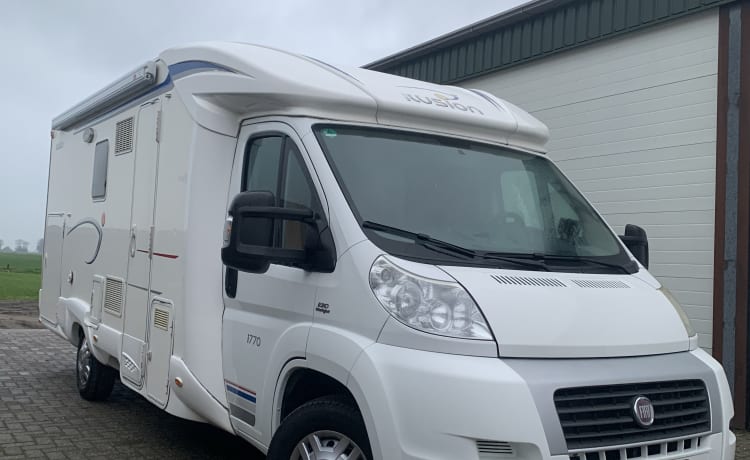 beautiful spacious camper with xxl garage