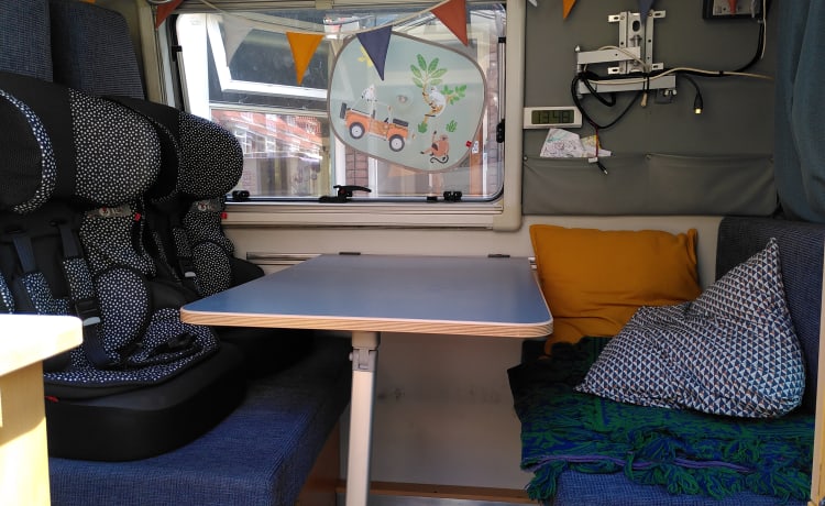 Bassie – Camper compatto e affascinante con 4 posti letto per avventure in famiglia