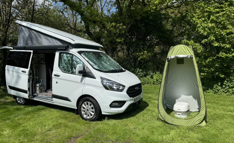 Henry – 4-persoons Ford campervan uit 2022