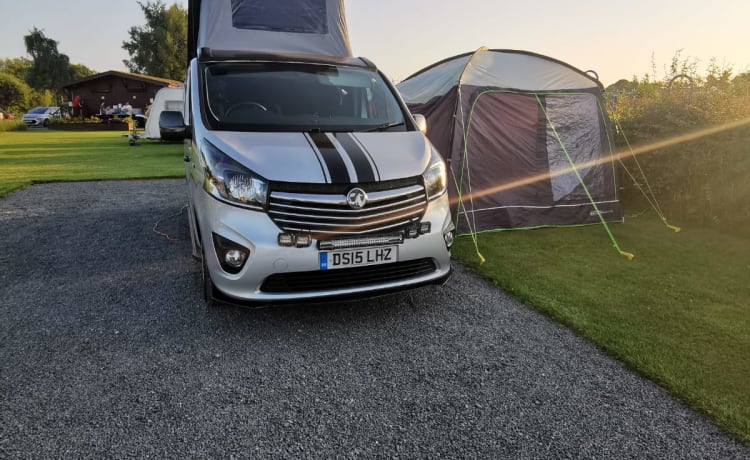 BIG BAD – Opel vivaro campervan, professionele ombouw.