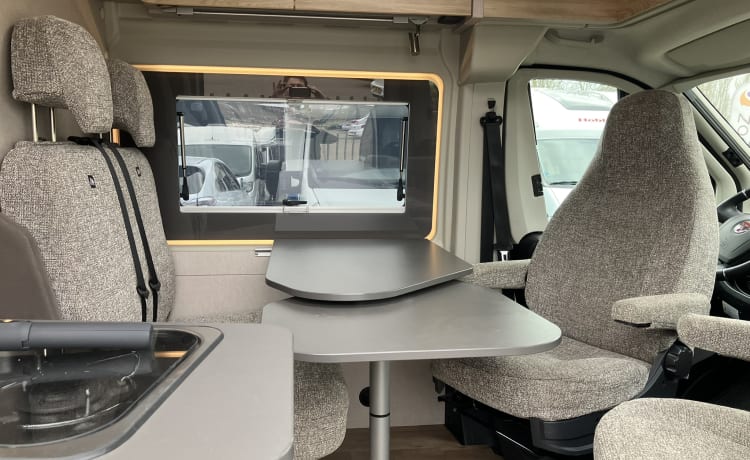 2p Fiat campervan uit 2021