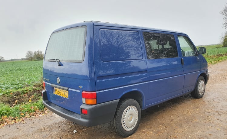 Hilary – Classic VW T4 Manual 2-Berth Campervan