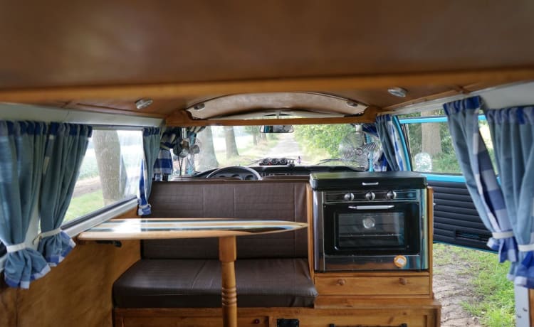 da's Toppy – 2p Volkswagen T2 B campervan uit 1977