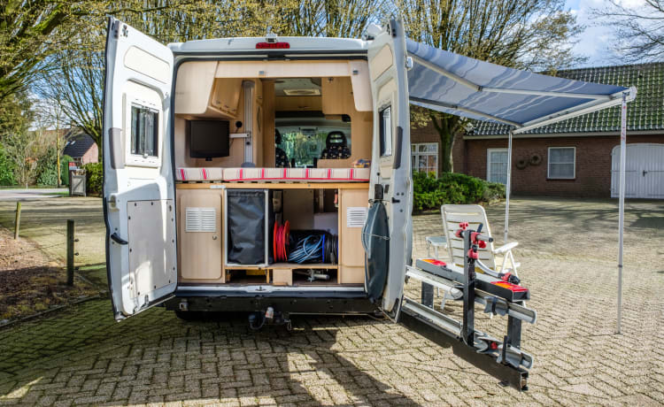 De Klaproos – Luxury 2-person camper with spacious fixed double bed!