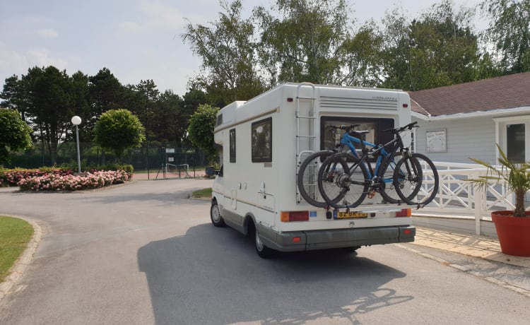 Volkswagen T4 Karmann Camper with round seat