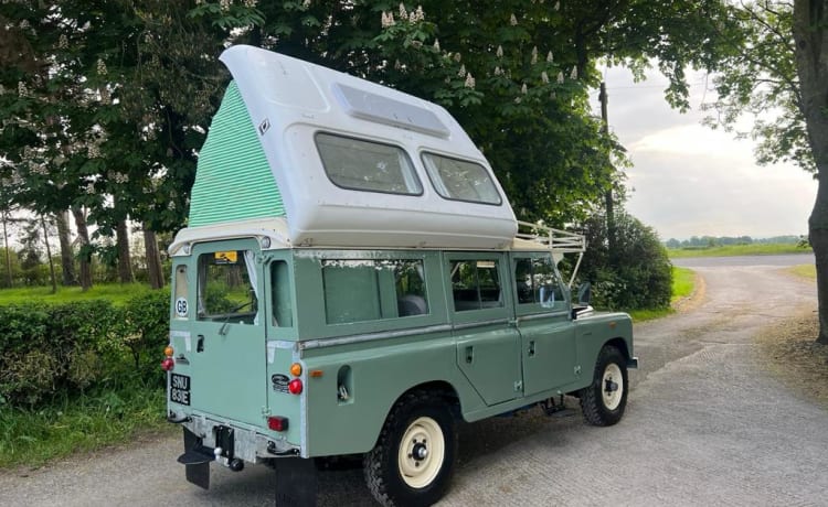 The Northumbrian Rover – 4 berth Land Rover rooftop from 1967