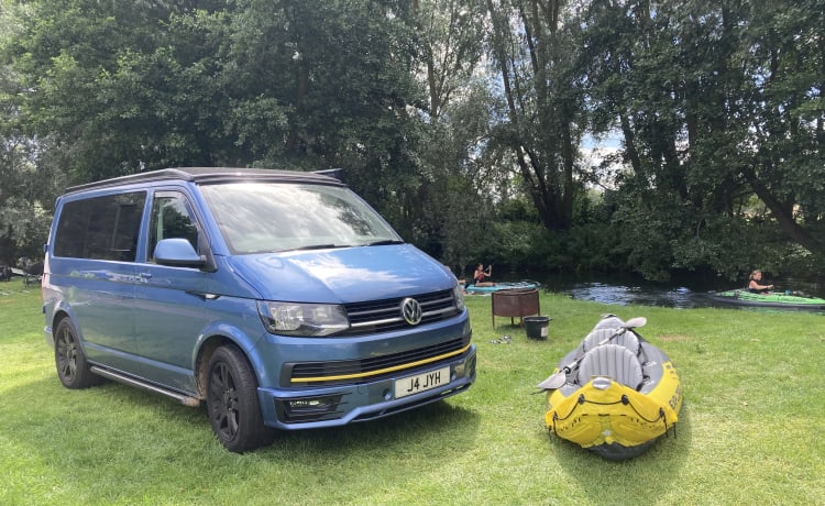 Buzz the Adventure Wagon – VW T6 Campervan mit 4 Schlafplätzen