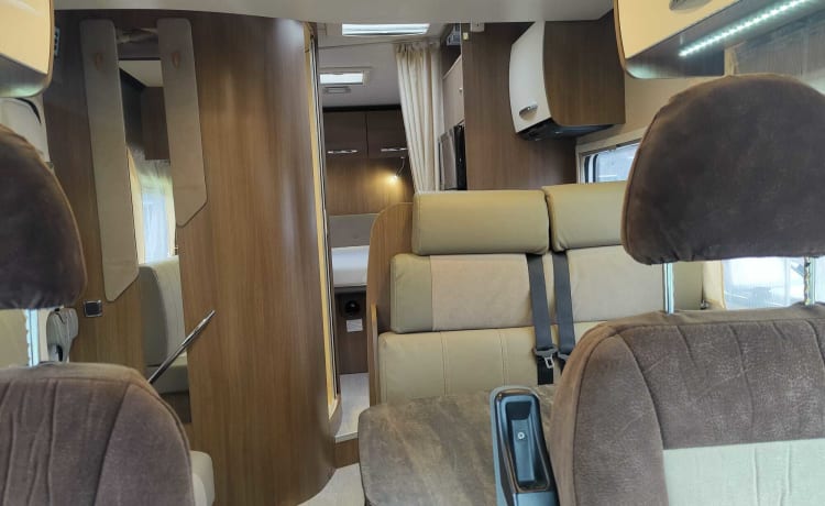 Challenger Birthday 60 – Luxuriöser Camper für 5 Personen mit 5 Gurten | Vollständiges Inventar