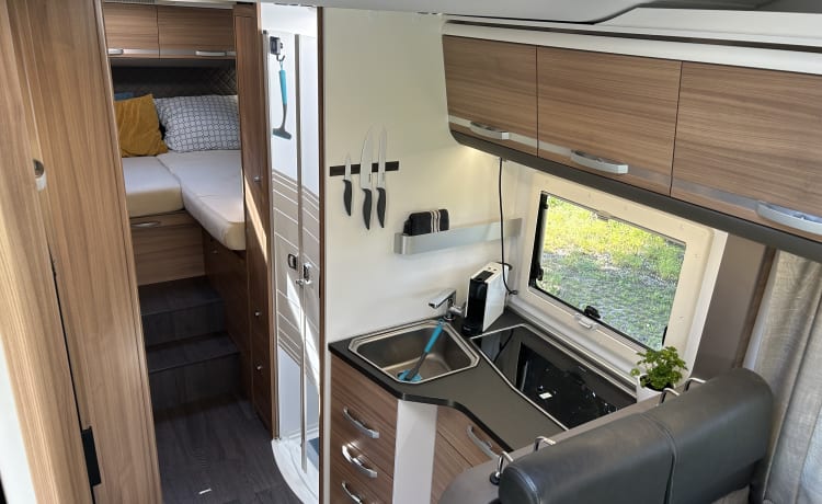 5p Adria Coral XL 670 SL uit 2020 (alkoof)