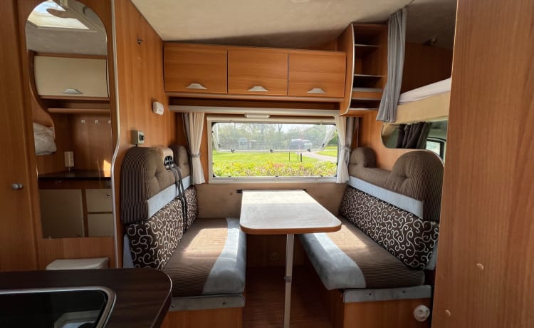 Mclouis – Spacious 6-person family camper