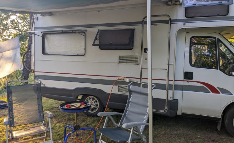 5p family camper with cot