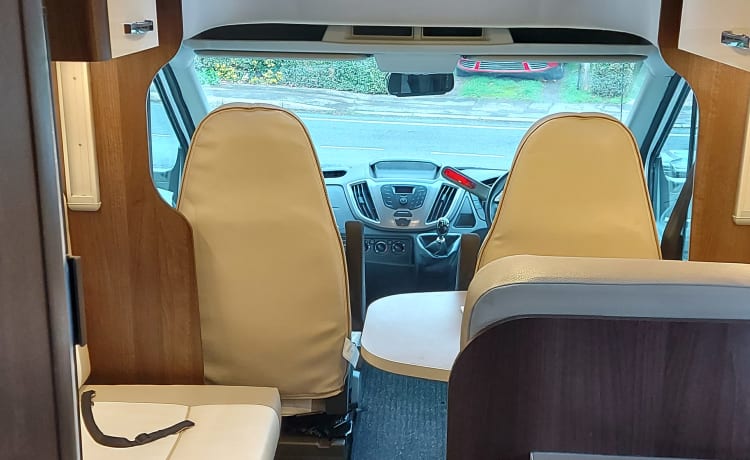 South Coast Explorer – 4 berth Roller Team Coachbuilt from 2017