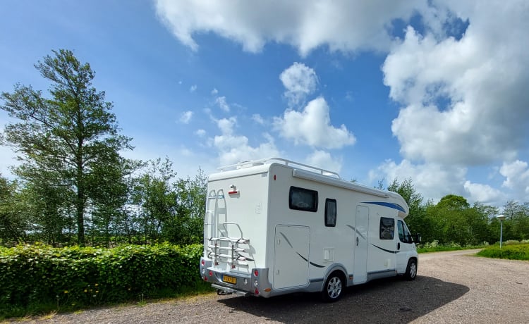 Complete luxury motorhome, 5 persons