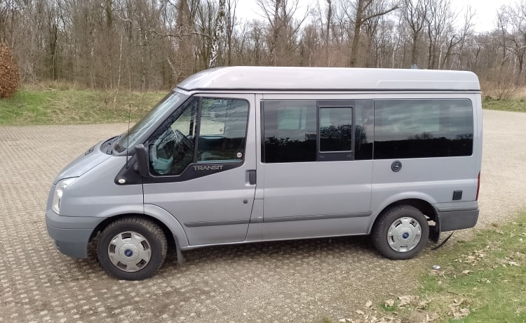 Bus Bertha  – Compacte Ford camperbus uit 2012