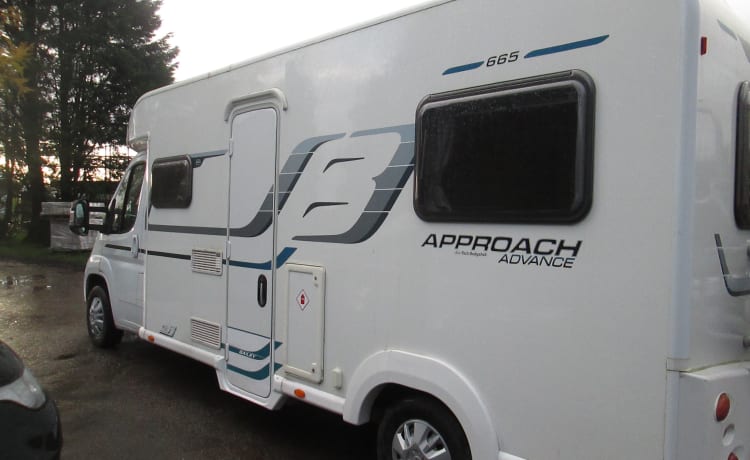 Pistol – Bailey Approach Advance 665 2.2 130 BHP 6 BERTH End lounge Air con euro 6 