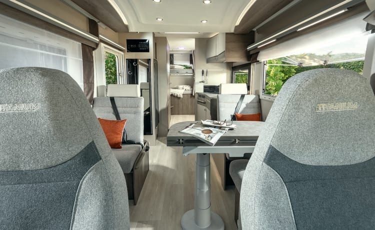 Nieuwe (2022) ruime camper met Kingsize Hefbed - Chausson 720, model 2022  