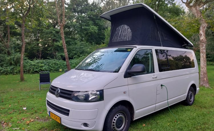 Gezellige 4p Volkswagen camper met nieuw interieur 