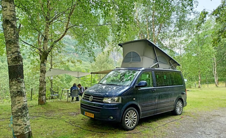 4p Volkswagen bus uit 2013