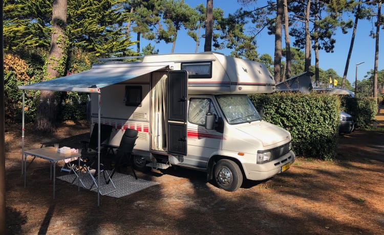 Last minute (-20%): Nice and complete camper for rent!