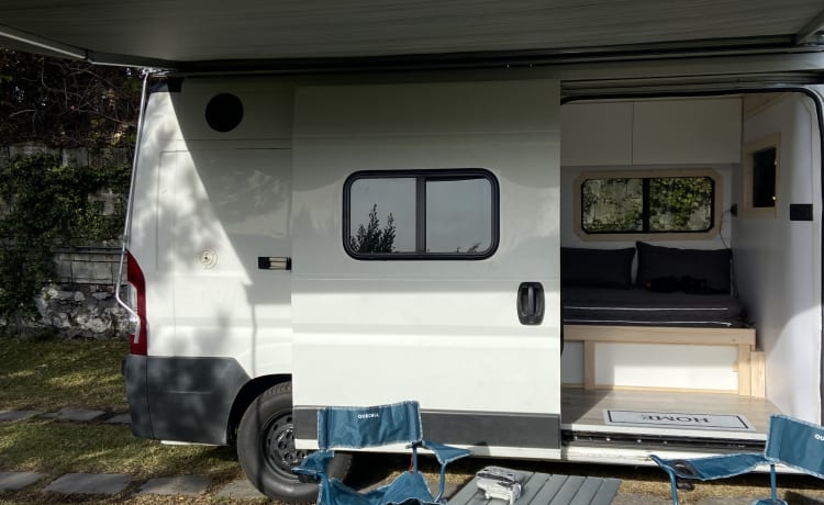 Abbi  – Sicile Home Luxury Van (citroen Jumper)