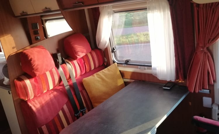 sehr geräumiger 4-Personen-Integralcamper mit phänomenaler Aussicht