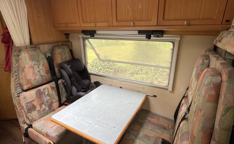 5p family camper with cot
