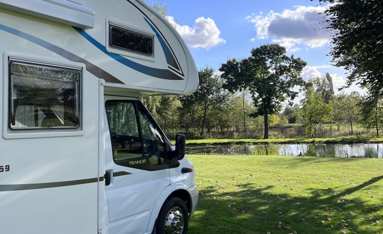 EXTRA BESCHIKBAARHEID – Camping-car spacieux pour 6 personnes avec toutes les commodités