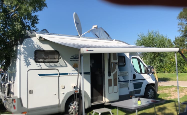 “De Zeeuwse Parel” – luxury 2-person camper for rent