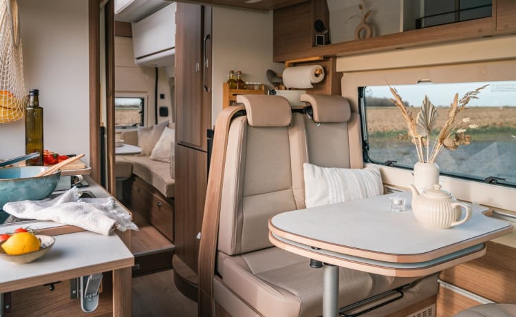 Dreamer Lounge – Comfort and cosiness on four wheels with the Dreamer Living Van