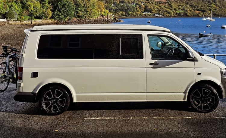 Vanhalla – VW T5 Campervan, neu umgebaut im Jahr 2024, LWB, 4 Schlafplätze